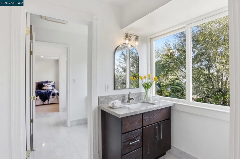 128 Diablo View Dr Orinda, CA 94563