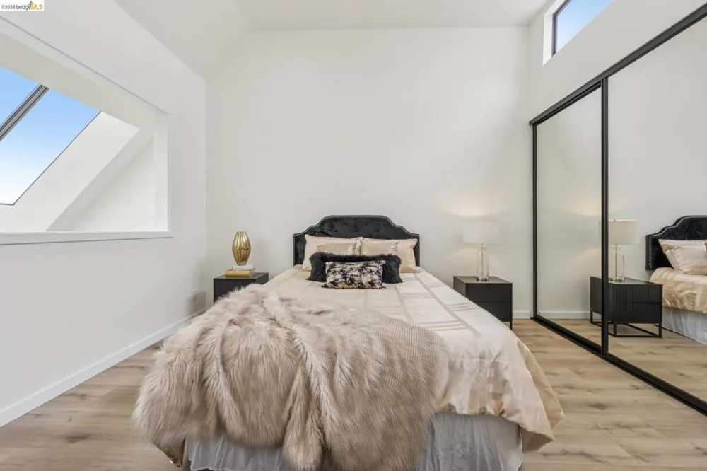 7 Embarcadero West #207 Oakland, CA 94607