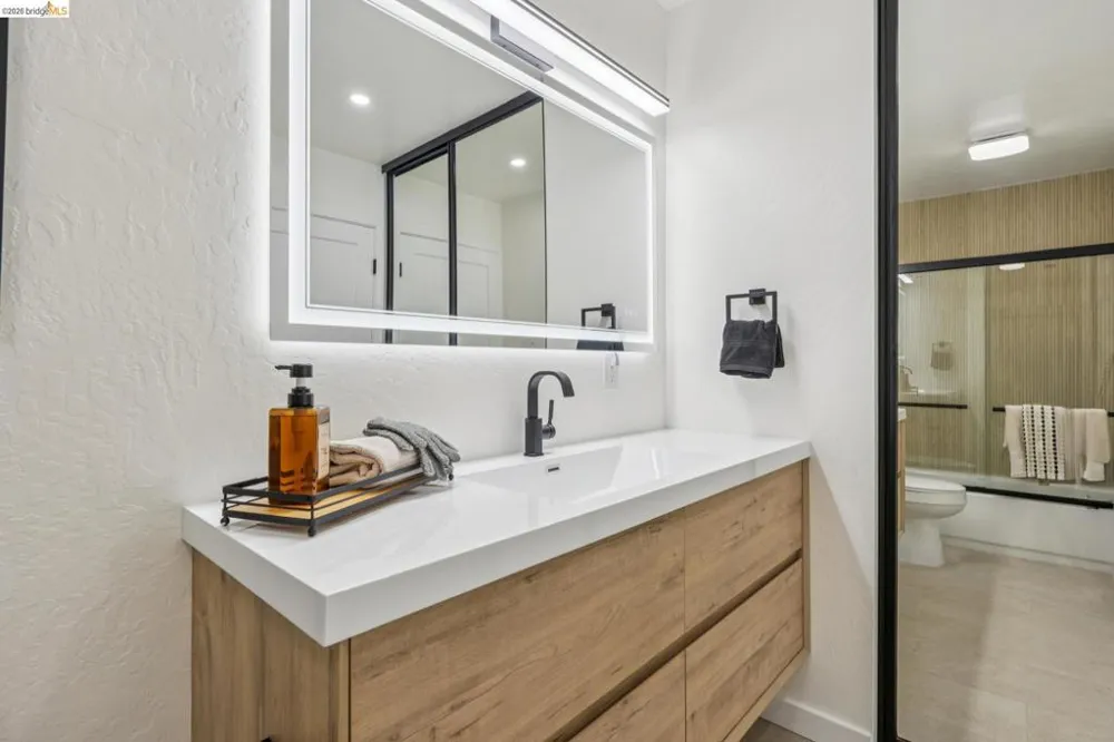 7 Embarcadero West #207 Oakland, CA 94607
