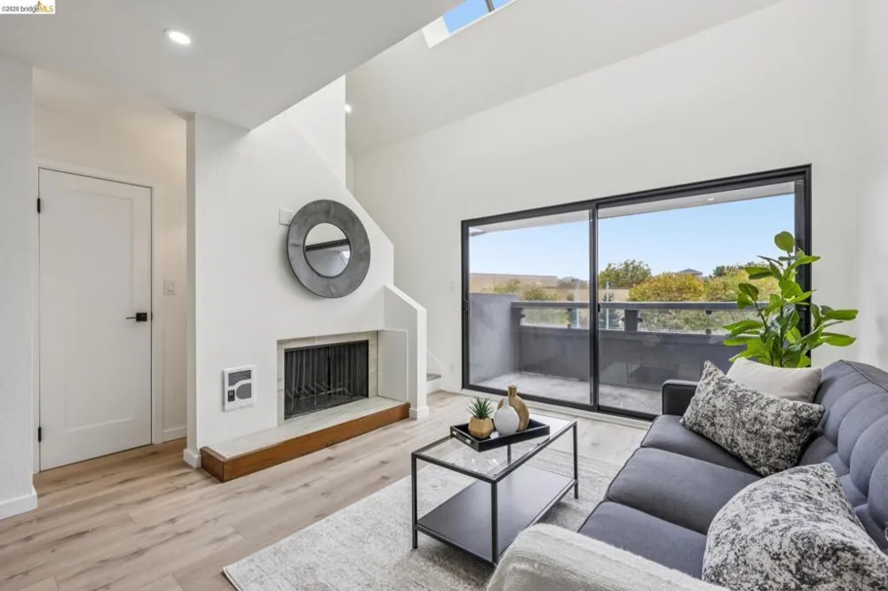 7 Embarcadero West #207 Oakland, CA 94607