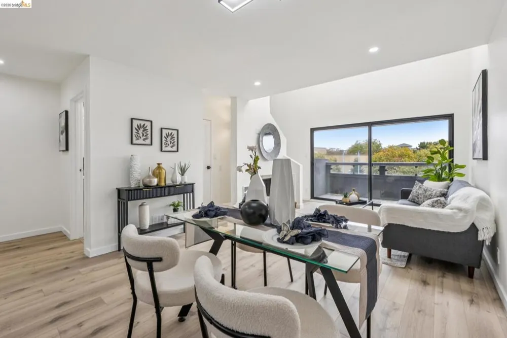 7 Embarcadero West #207 Oakland, CA 94607