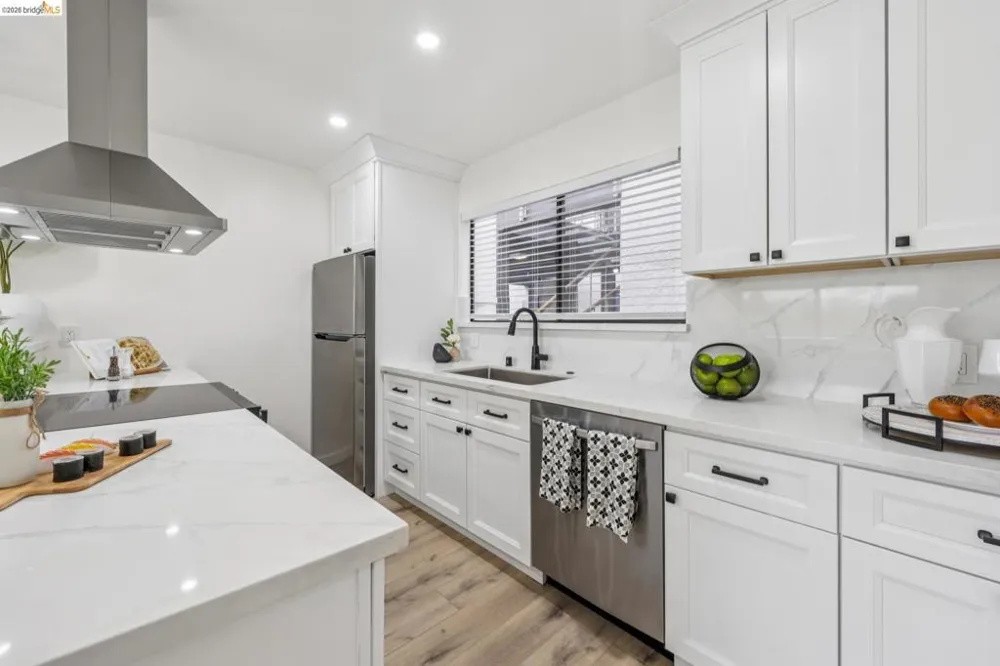 7 Embarcadero West #207 Oakland, CA 94607