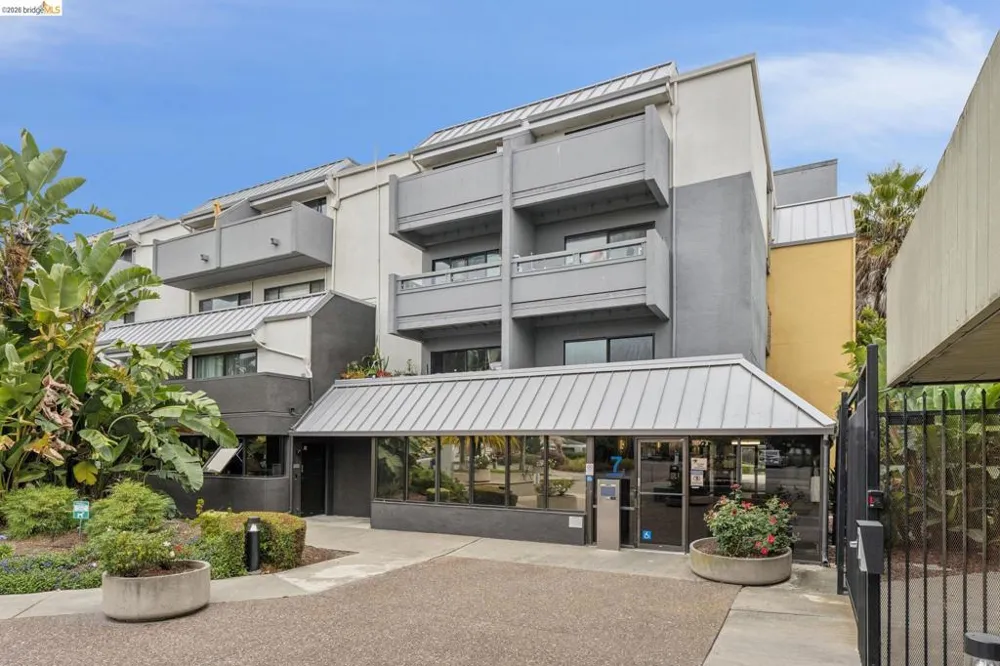 7 Embarcadero West #207 Oakland, CA 94607
