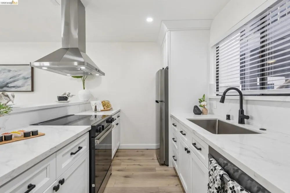 7 Embarcadero West #207 Oakland, CA 94607