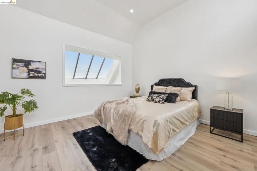 7 Embarcadero West #207 Oakland, CA 94607