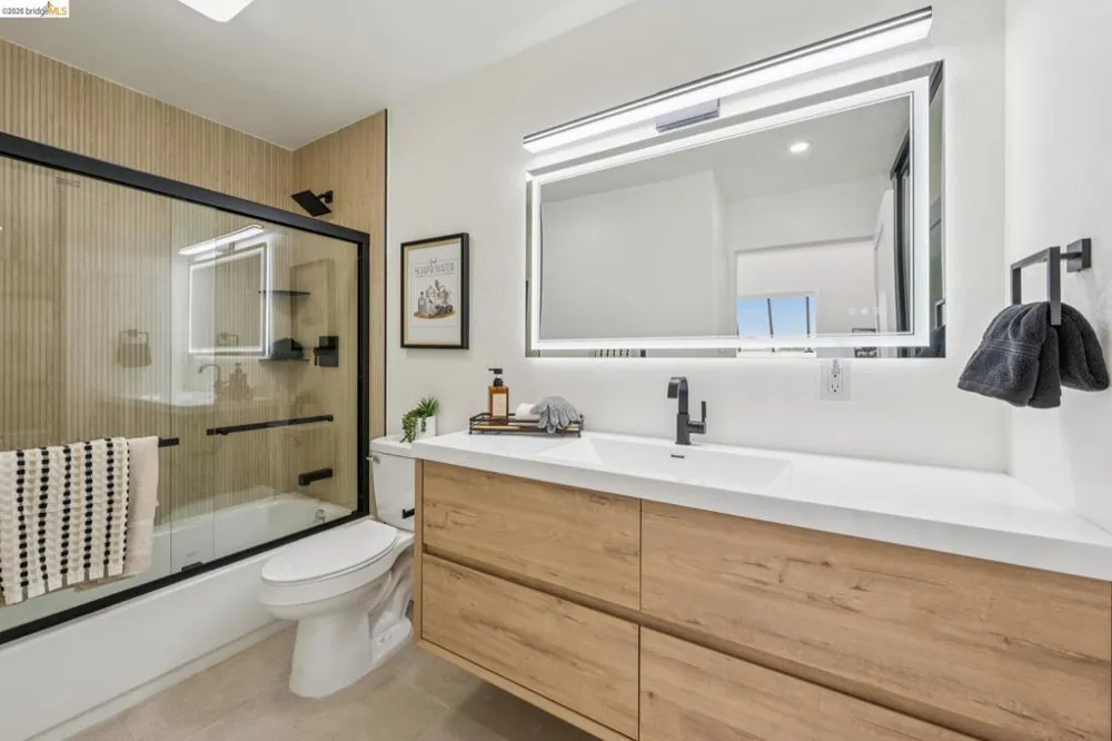 7 Embarcadero West #207 Oakland, CA 94607
