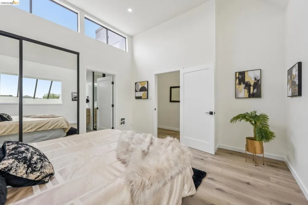 7 Embarcadero West #207 Oakland, CA 94607