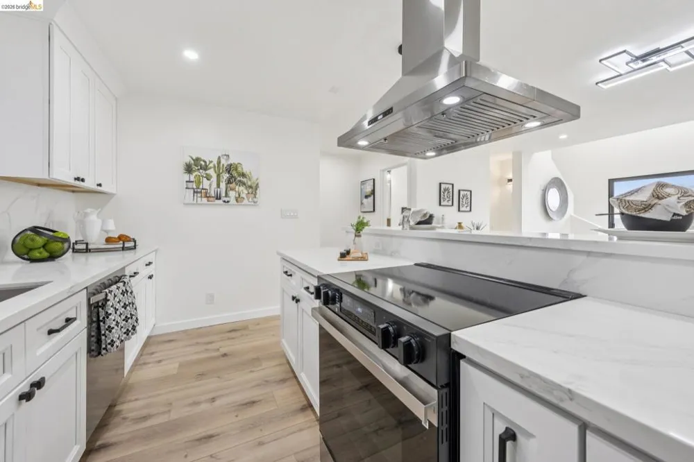 7 Embarcadero West #207 Oakland, CA 94607