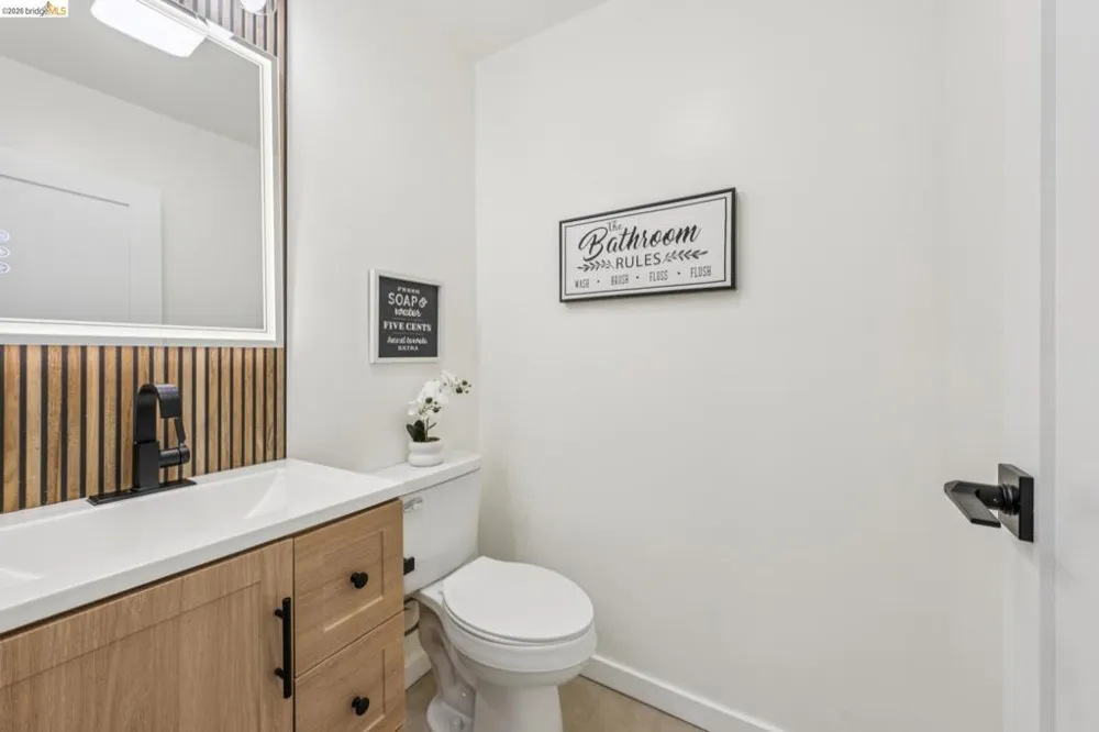 7 Embarcadero West #207 Oakland, CA 94607