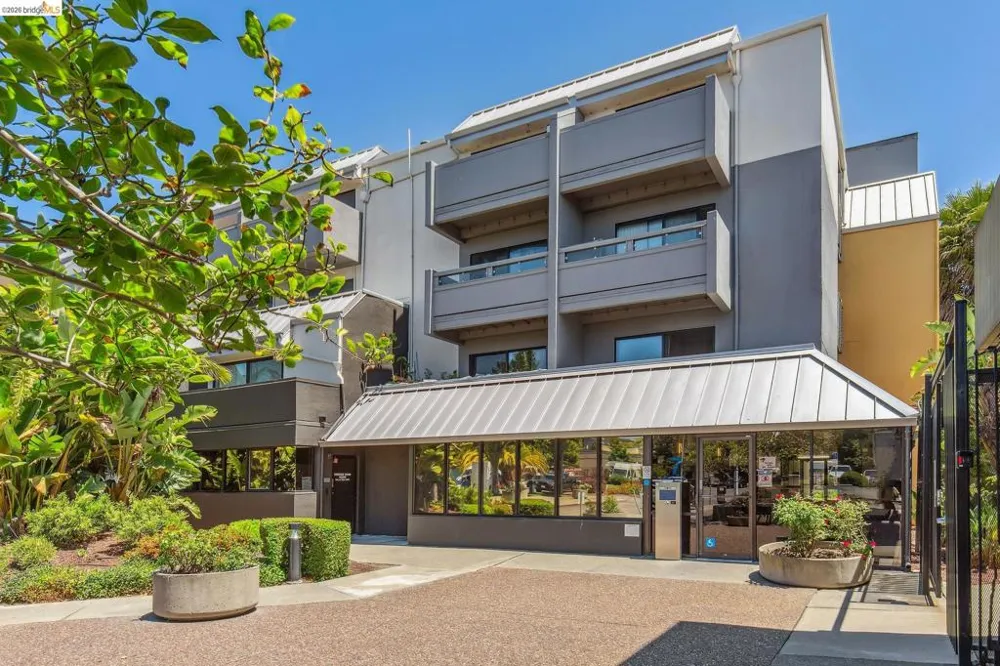 7 Embarcadero West #207 Oakland, CA 94607