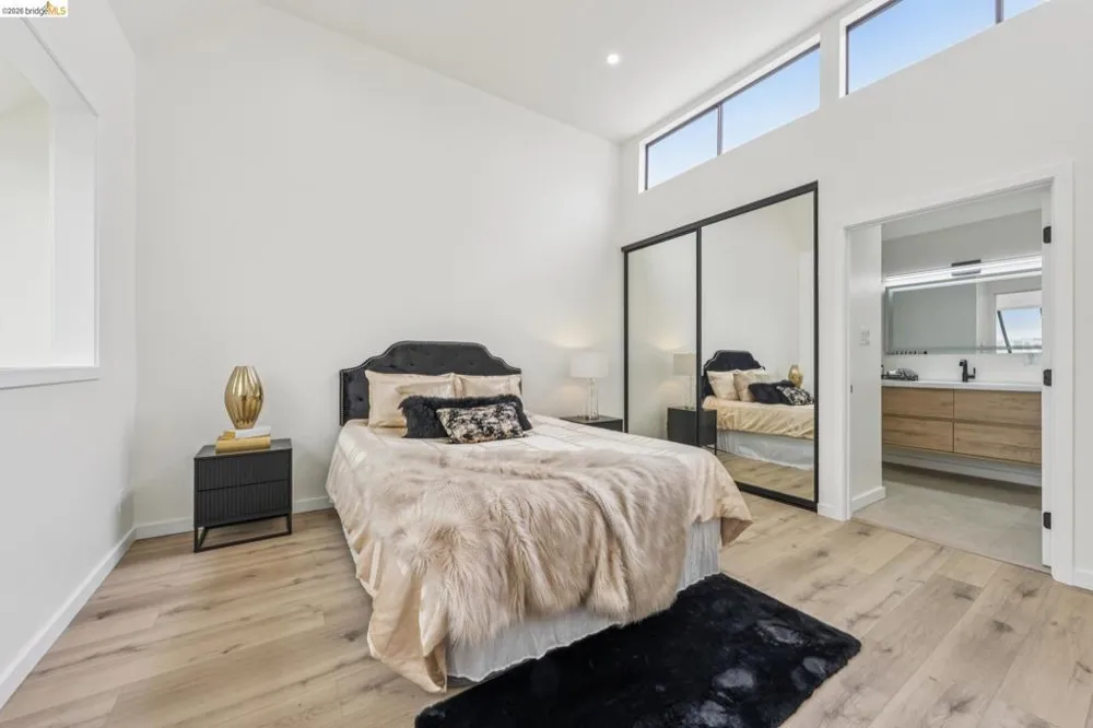 7 Embarcadero West #207 Oakland, CA 94607