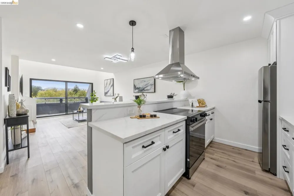 7 Embarcadero West #207 Oakland, CA 94607