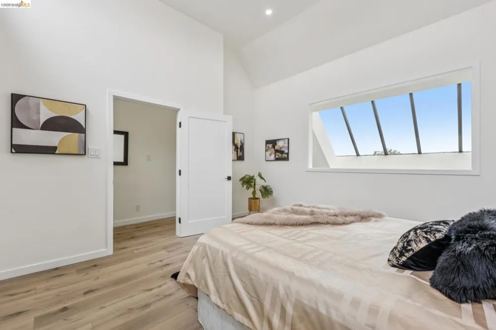 7 Embarcadero West #207 Oakland, CA 94607