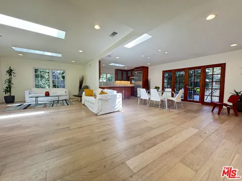 7586 Woodrow Wilson Drive