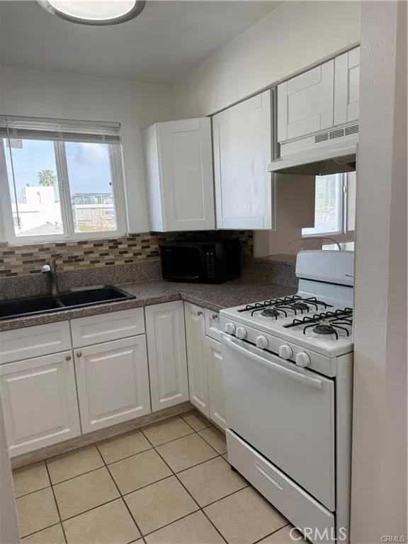10900 Blix #14 Los Angeles, CA 91602