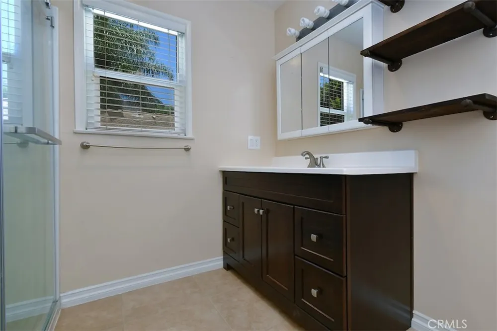 14334 Tiara Van Nuys, CA 91401