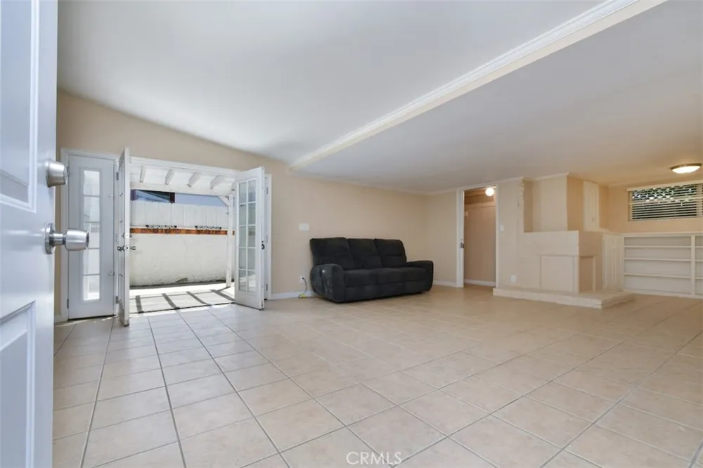 14334 Tiara Van Nuys, CA 91401