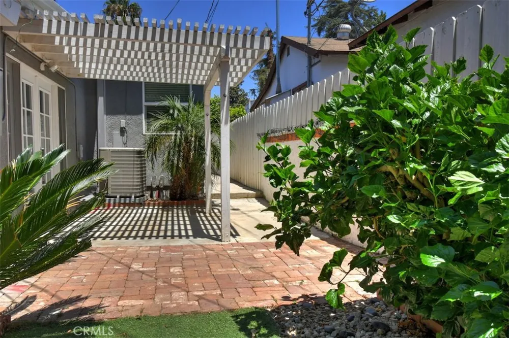 14334 Tiara Van Nuys, CA 91401