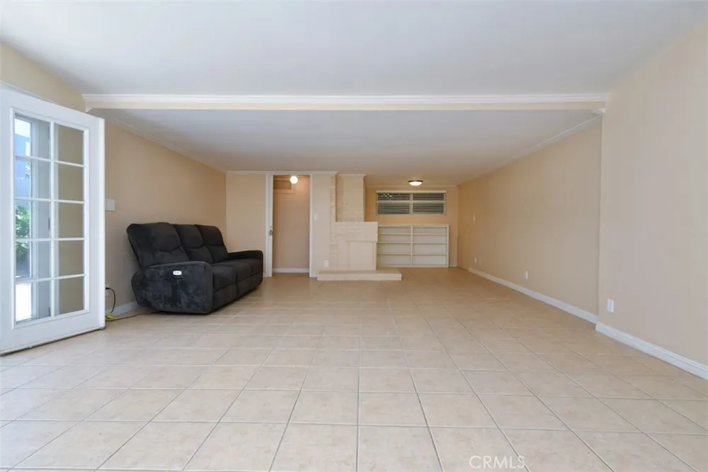 14334 Tiara Van Nuys, CA 91401