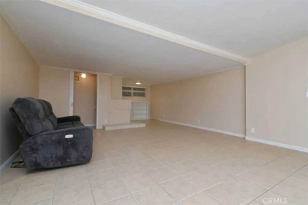 14334 Tiara Van Nuys, CA 91401