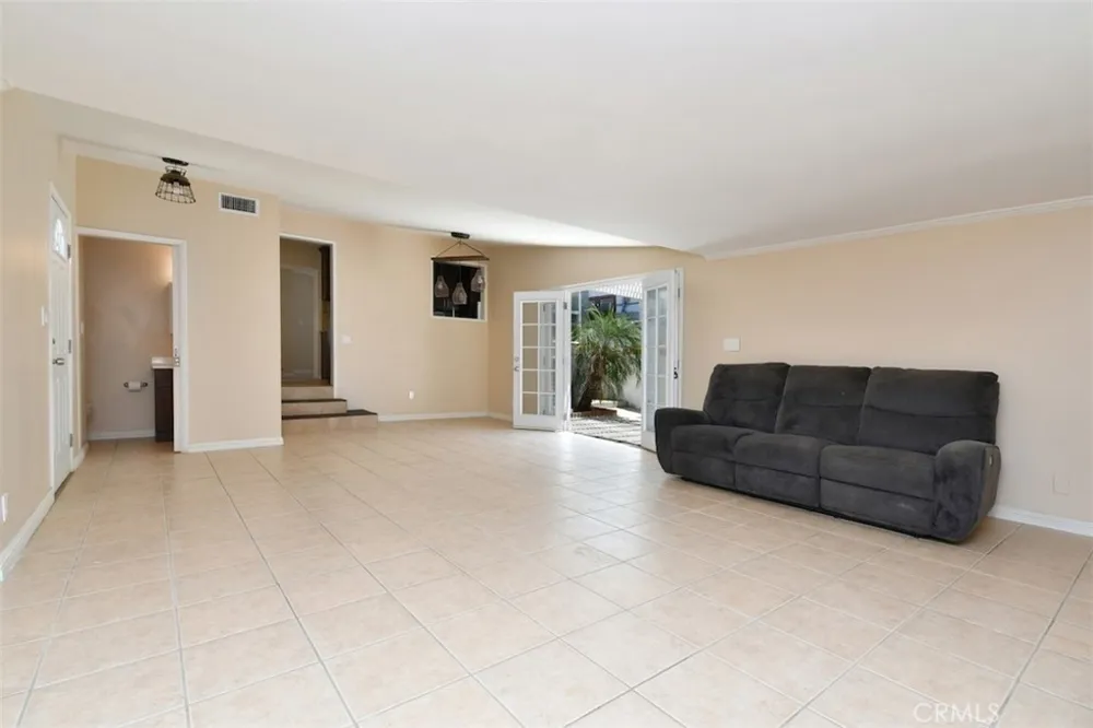 14334 Tiara Van Nuys, CA 91401