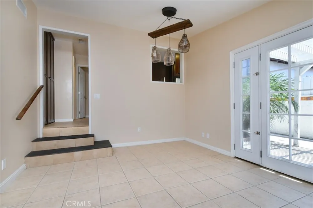 14334 Tiara Van Nuys, CA 91401