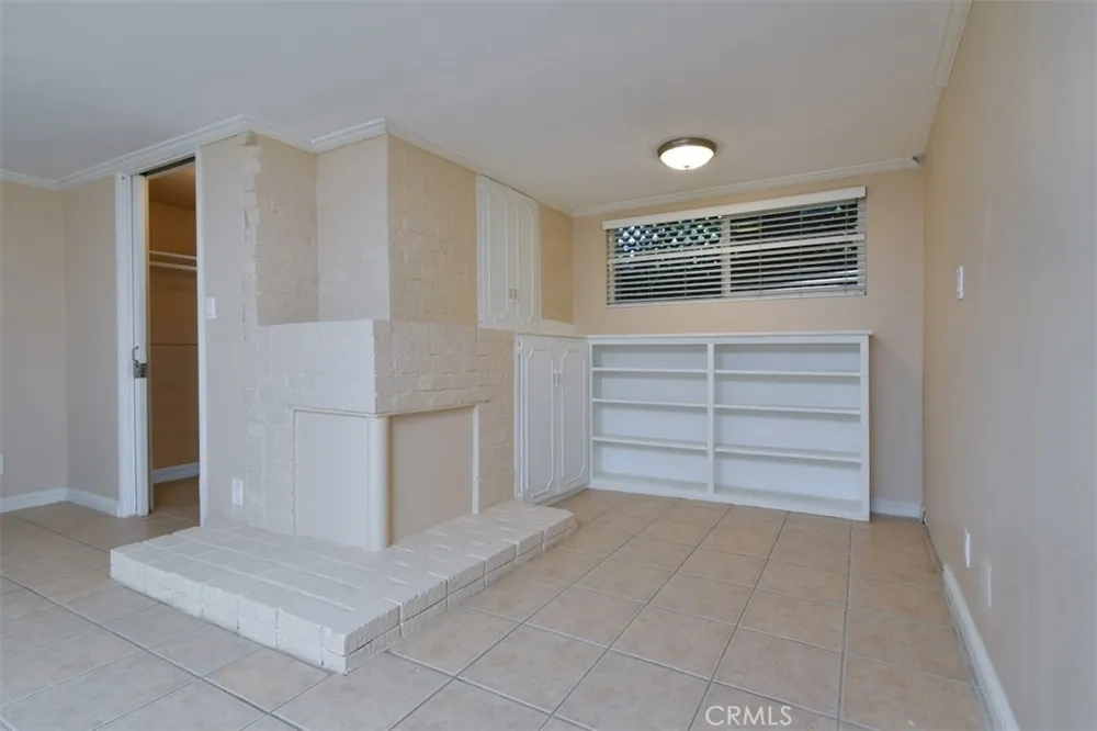 14334 Tiara Van Nuys, CA 91401