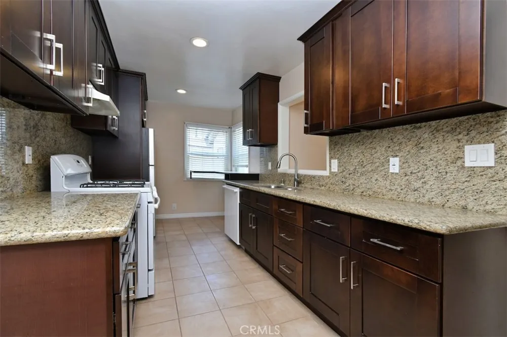 14334 Tiara Van Nuys, CA 91401
