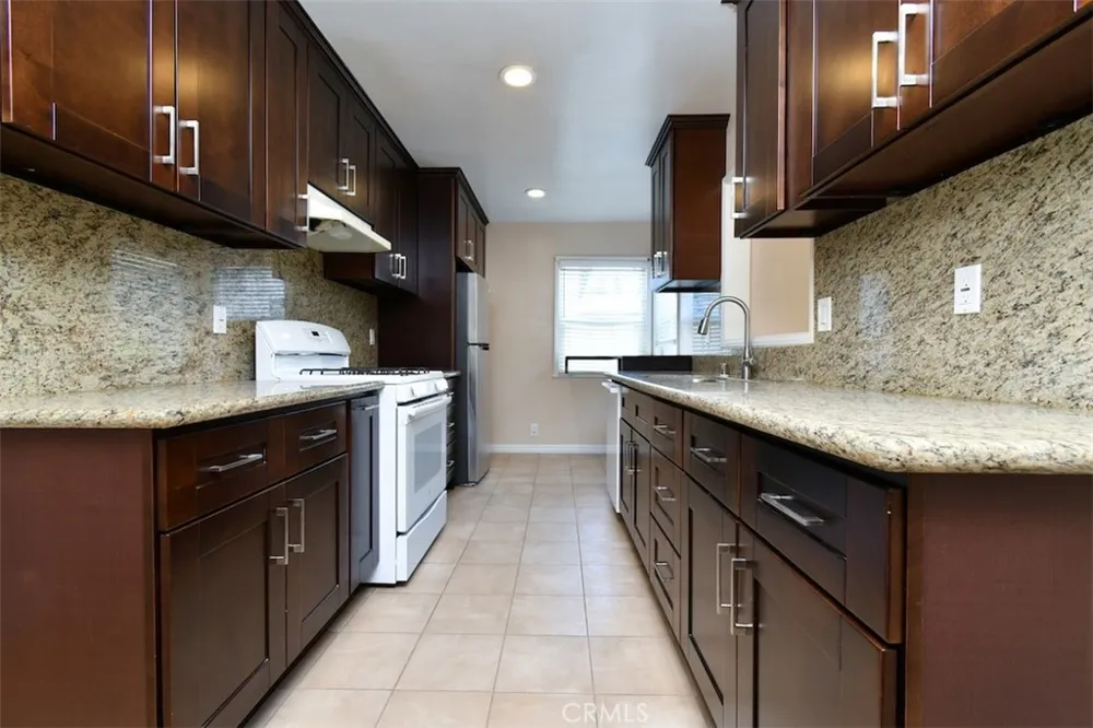 14334 Tiara Van Nuys, CA 91401