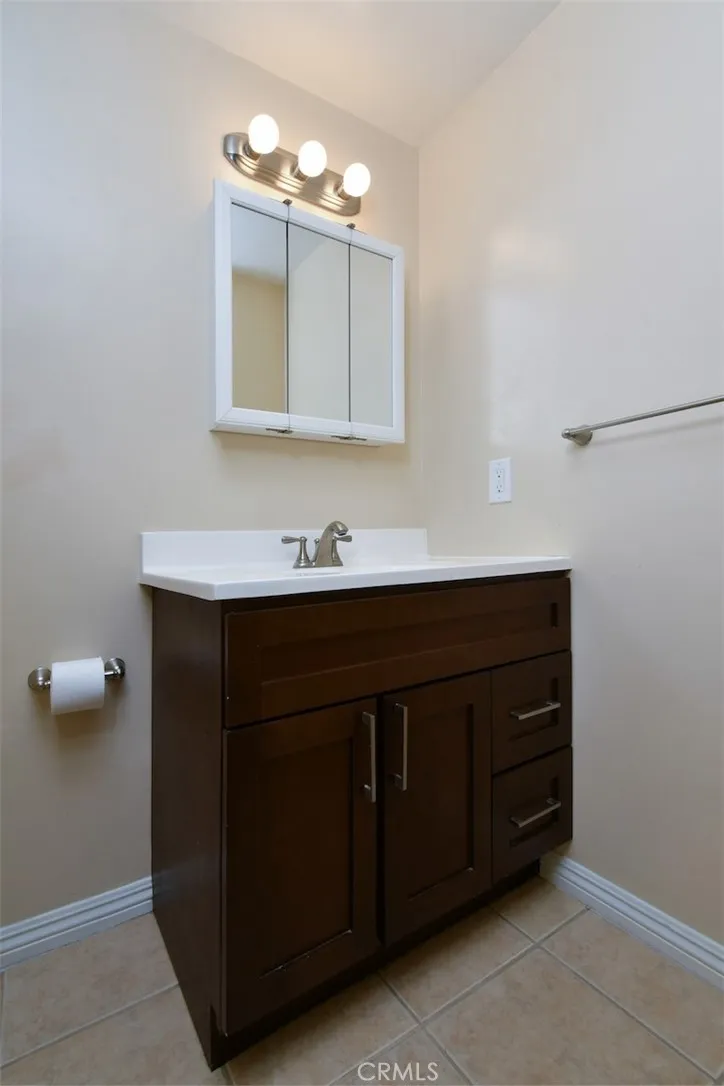 14334 Tiara Van Nuys, CA 91401
