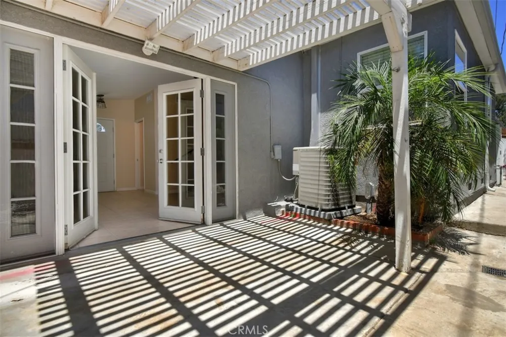 14334 Tiara Van Nuys, CA 91401