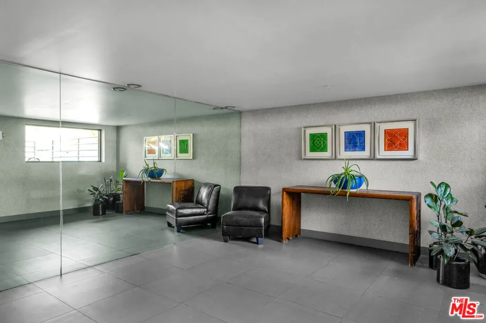 3613 Glendon Avenue #101 Los Angeles, CA 90034