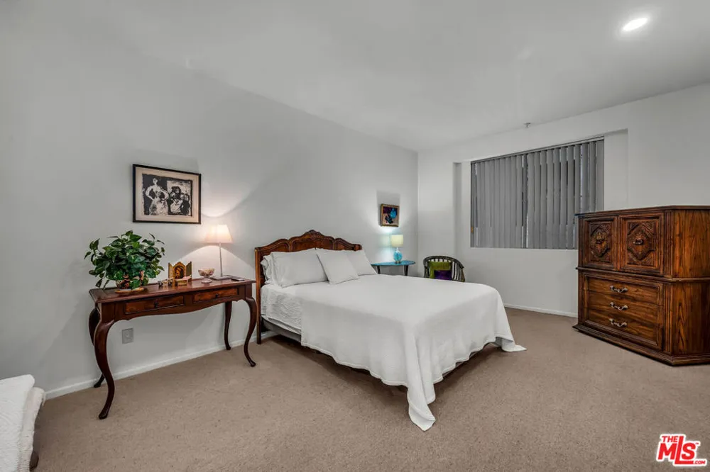 3613 Glendon Avenue #101 Los Angeles, CA 90034