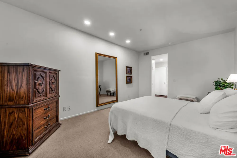 3613 Glendon Avenue #101 Los Angeles, CA 90034
