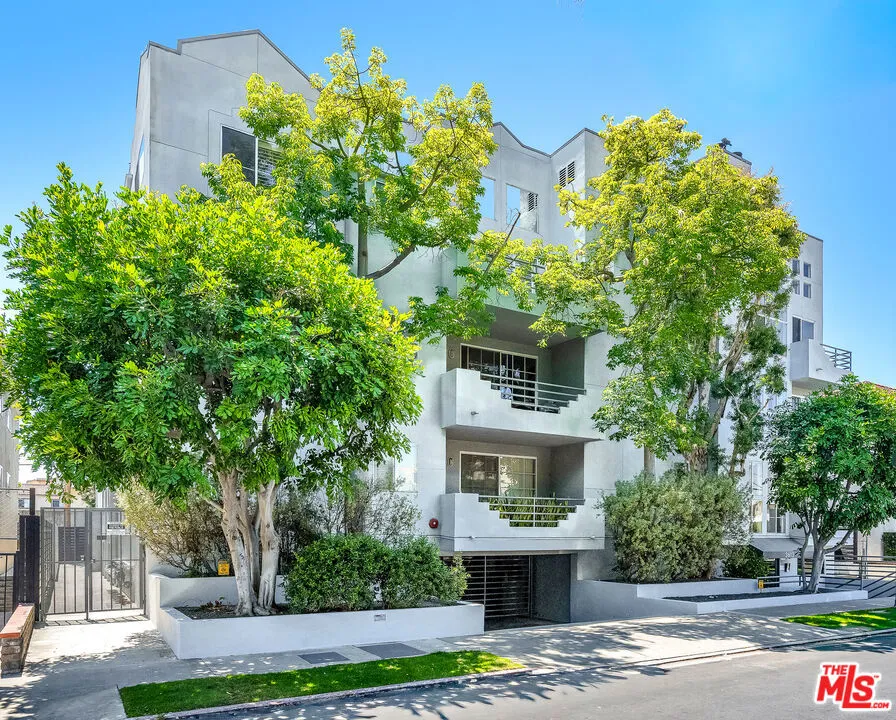 3613 Glendon Avenue #101 Los Angeles, CA 90034