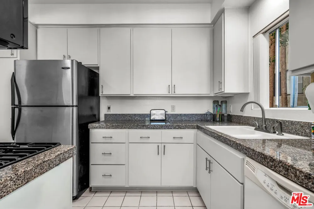 3613 Glendon Avenue #101 Los Angeles, CA 90034