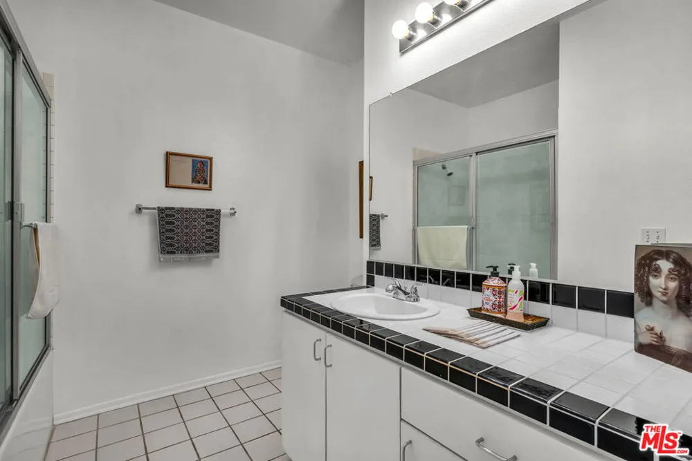 3613 Glendon Avenue #101 Los Angeles, CA 90034