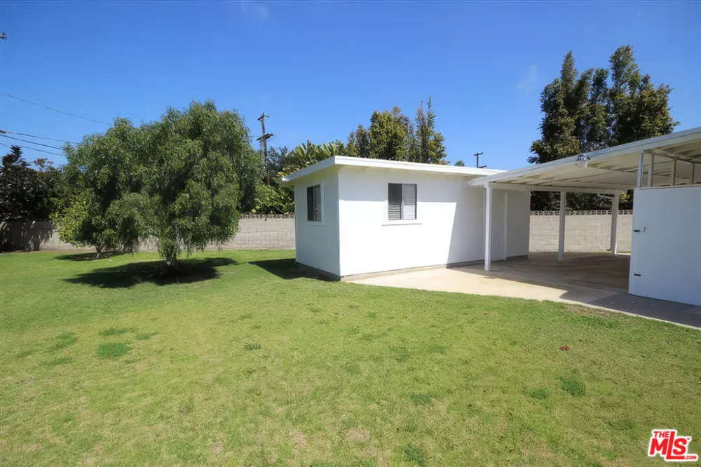 1051 Gill Avenue Port Hueneme, CA 93041