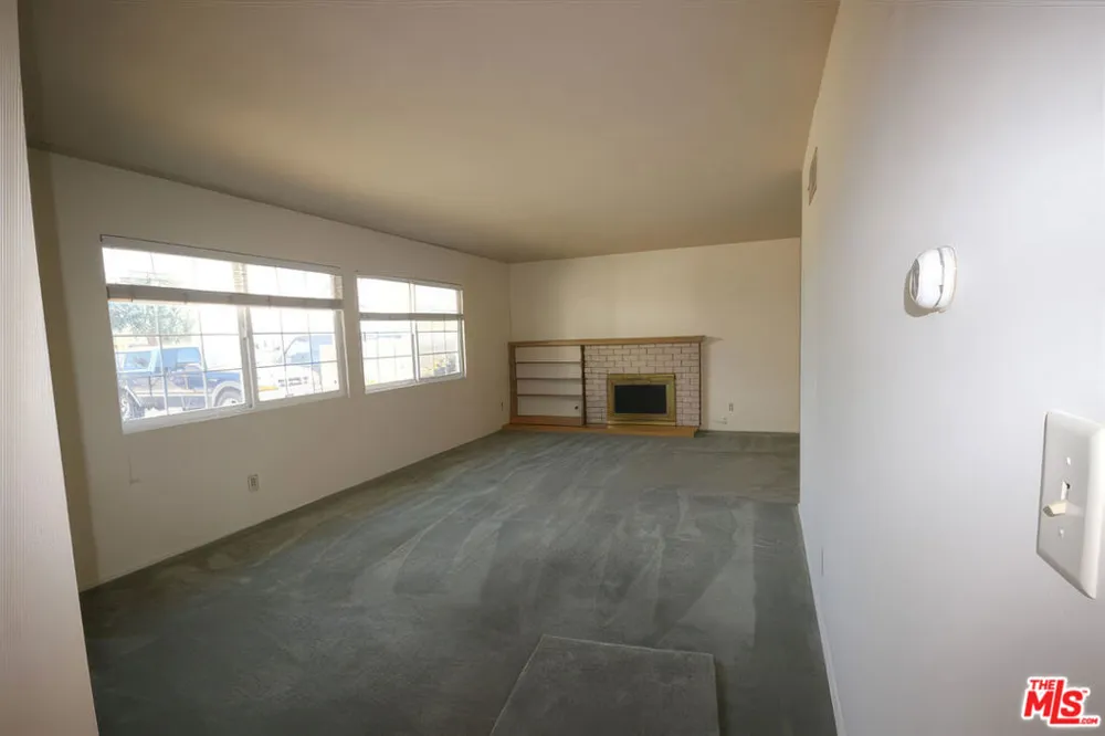 1051 Gill Avenue Port Hueneme, CA 93041