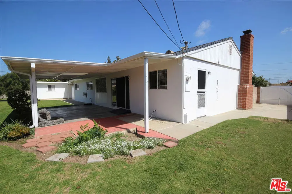 1051 Gill Avenue Port Hueneme, CA 93041