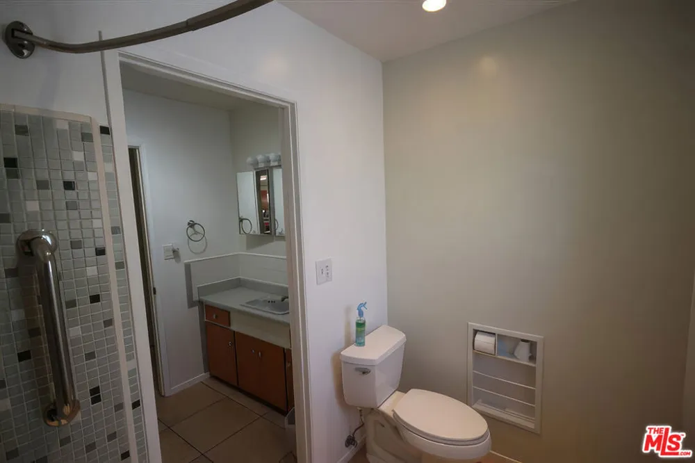 1051 Gill Avenue Port Hueneme, CA 93041