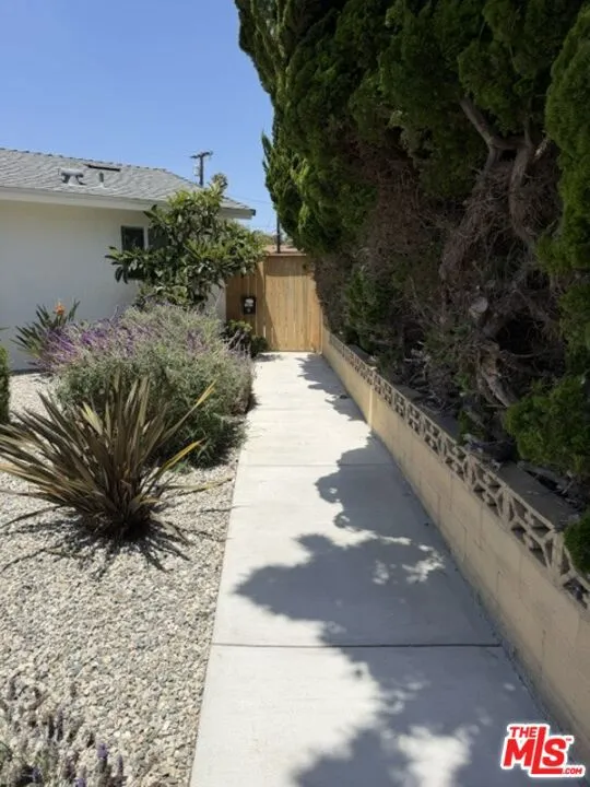 1051 Gill Avenue Port Hueneme, CA 93041