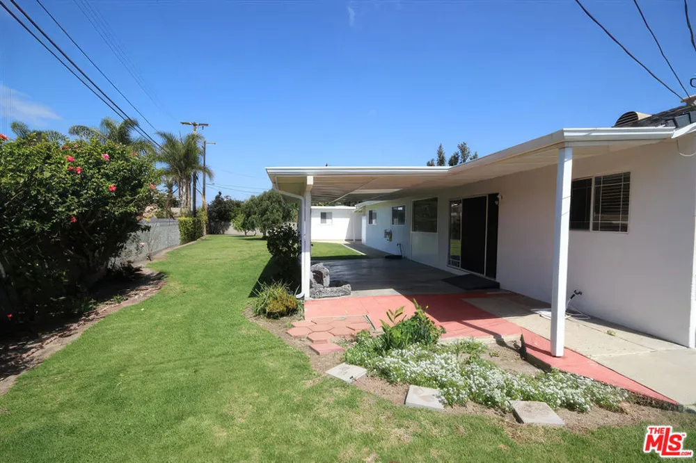 1051 Gill Avenue Port Hueneme, CA 93041