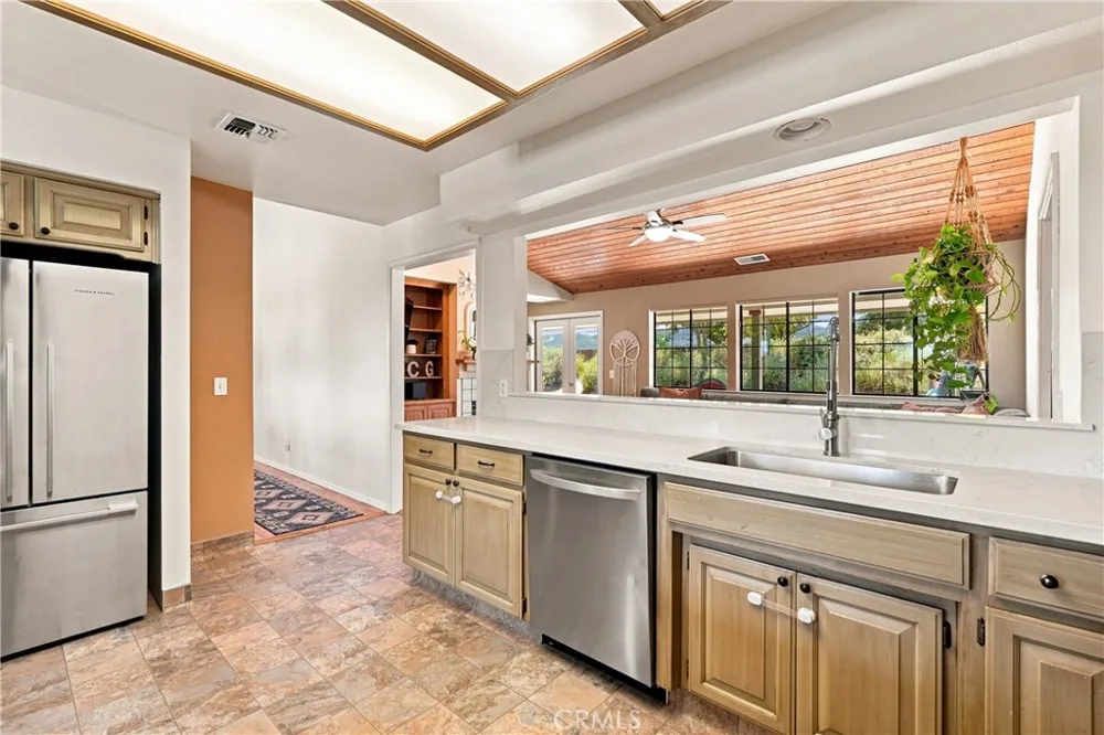 1380 Shane Templeton, CA 93465