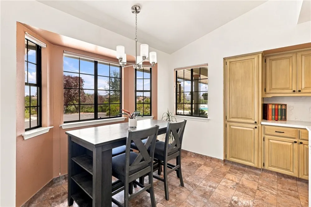 1380 Shane Templeton, CA 93465