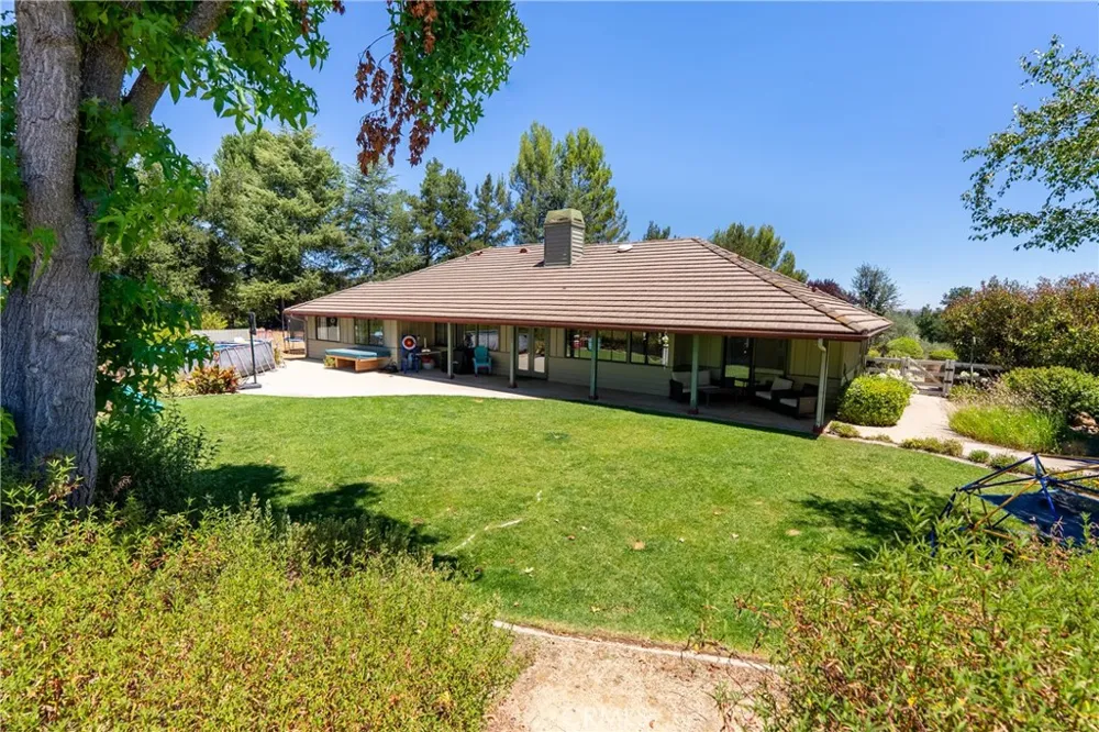1380 Shane Templeton, CA 93465