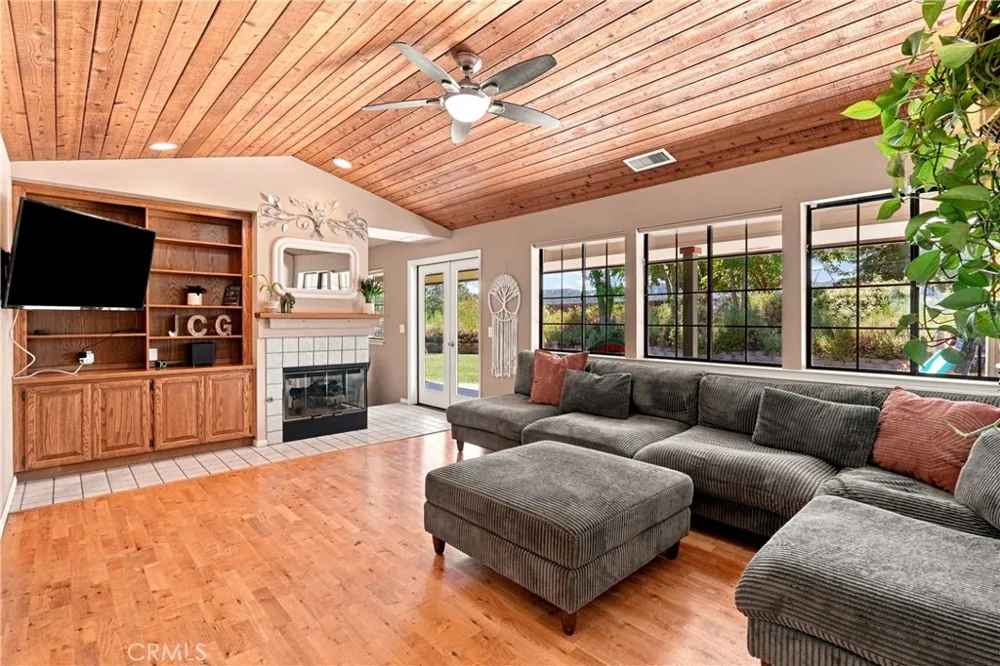 1380 Shane Templeton, CA 93465