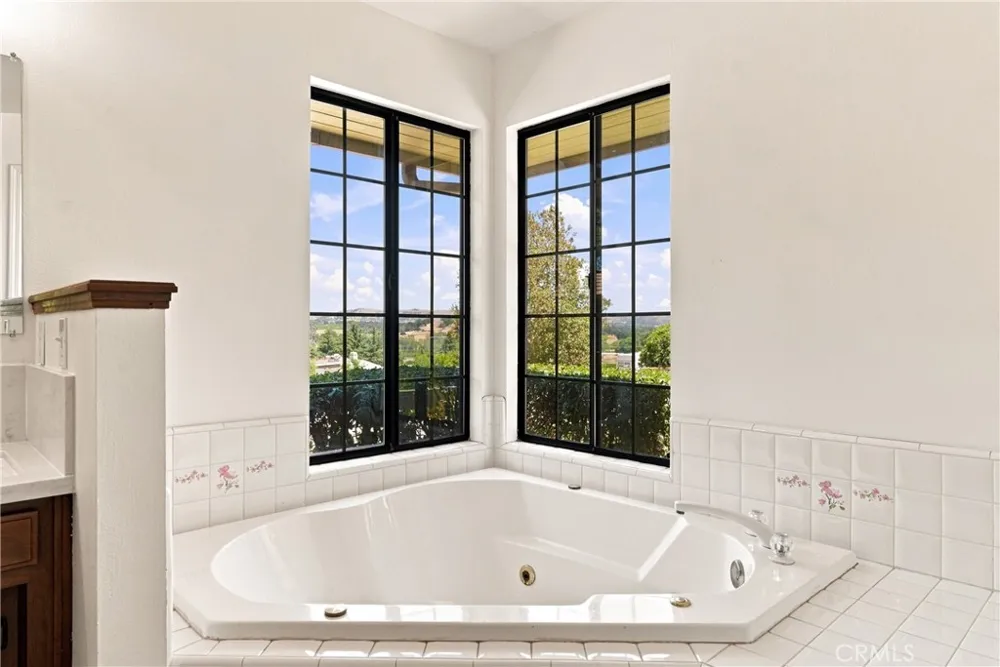 1380 Shane Templeton, CA 93465
