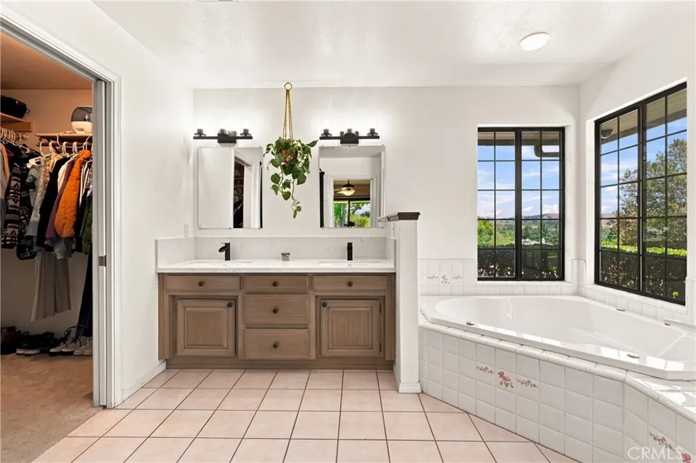 1380 Shane Templeton, CA 93465