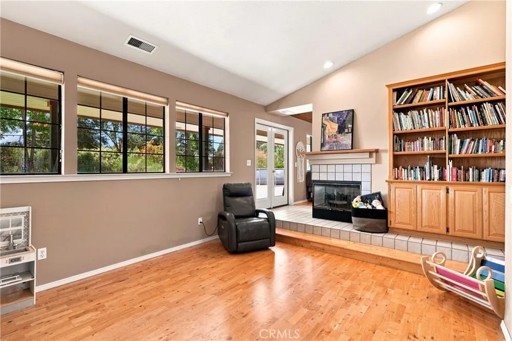 1380 Shane Templeton, CA 93465